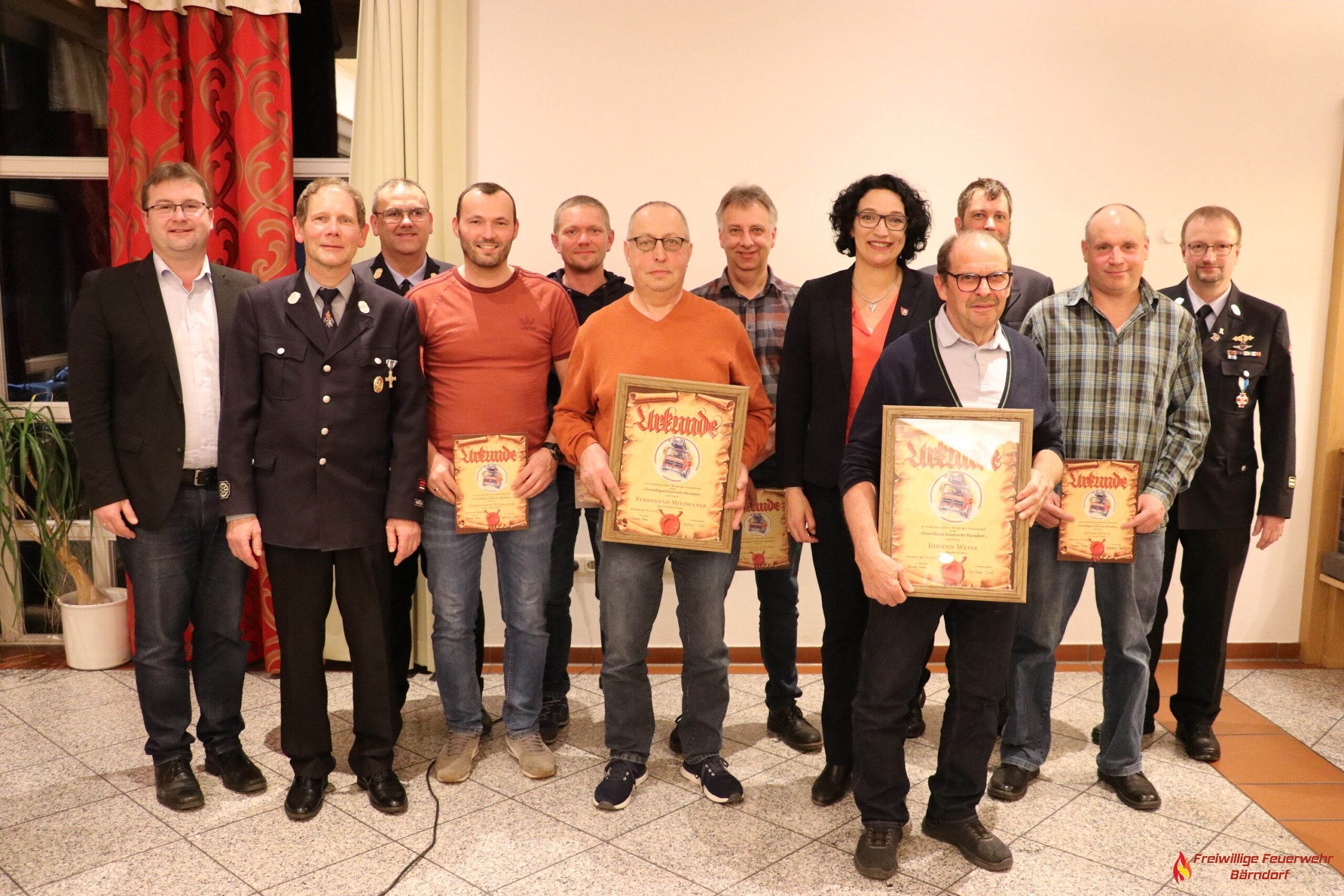 Lob für die Feuerwehr und Ehrung für verdiente Mitglieder